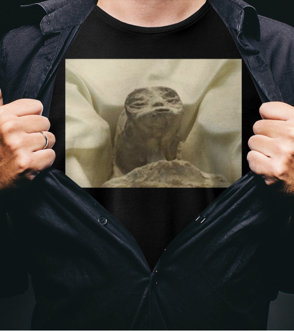 Journalist Jaime Maussan Reveals Alien Discovery Statue T-Shirt
