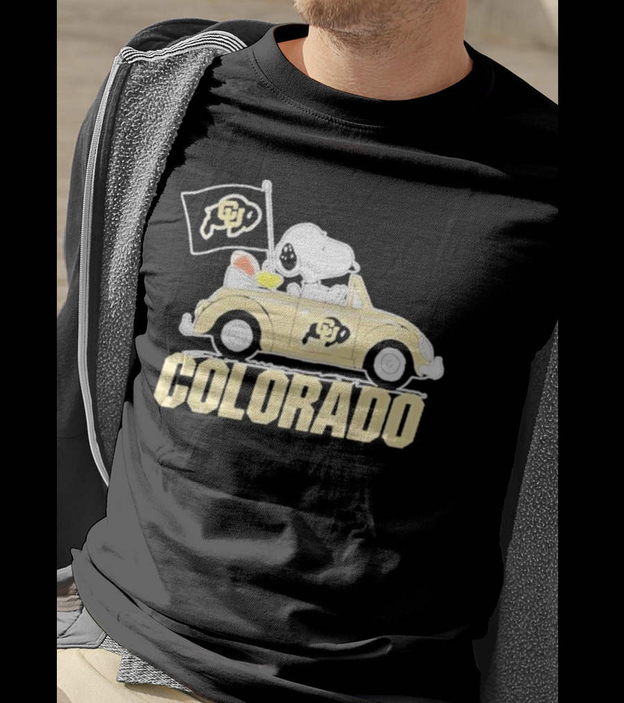 Snoopy And Woodstock Drive Colorado Buffaloes Car With Flag T-Shirt
