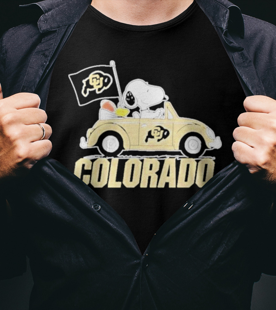 Snoopy And Woodstock Drive Colorado Buffaloes Car With Flag T-Shirt