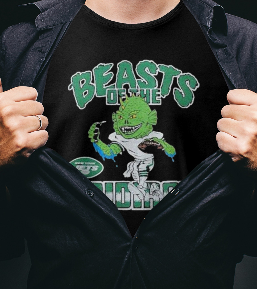 New York Jets Beasts Of The Gridiron Monster Holding Football T-Shirt
