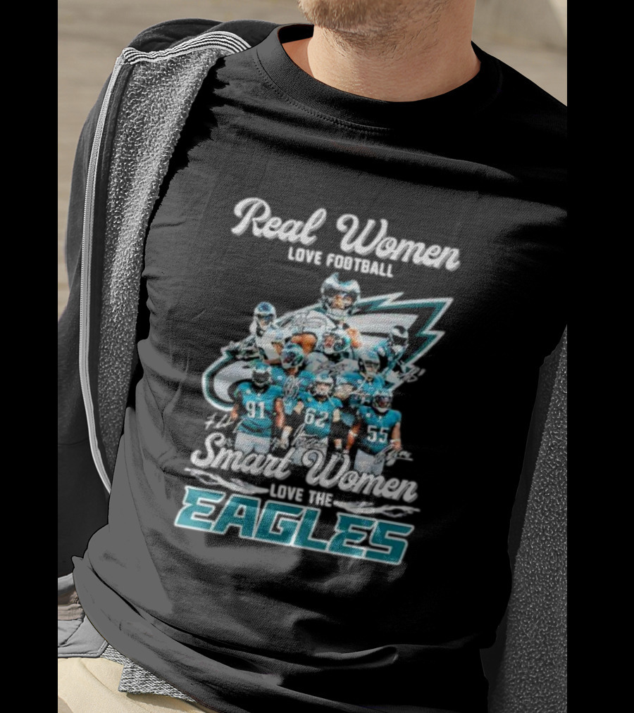 Real Women Love Football Smart Women Love The Eagles Signatures T-Shirt