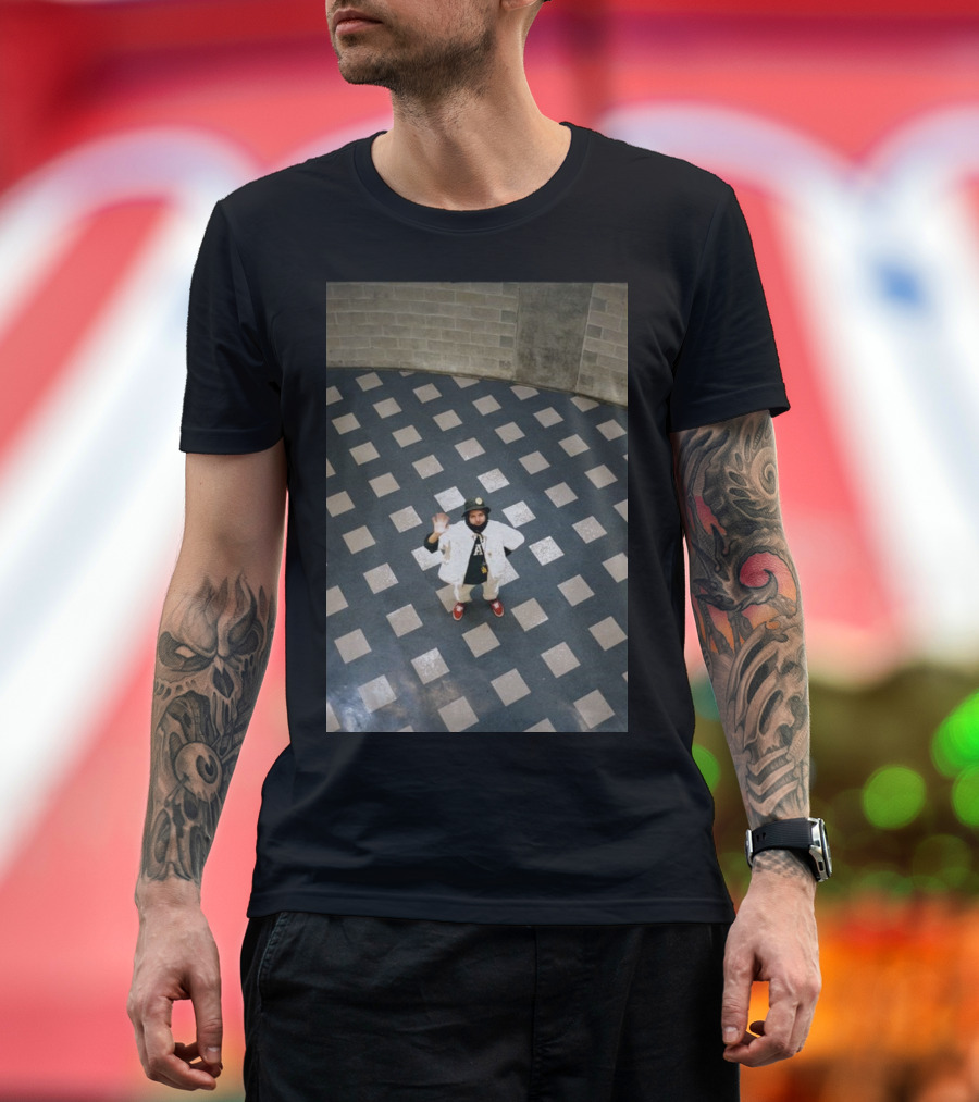 Mac Photo Off Waving Man in Grid Pattern Floor T-Shirt