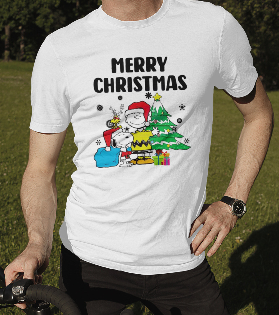 Charlie Snoopy Woodstock Merry Christmas Tree Santa Hats T-Shirt
