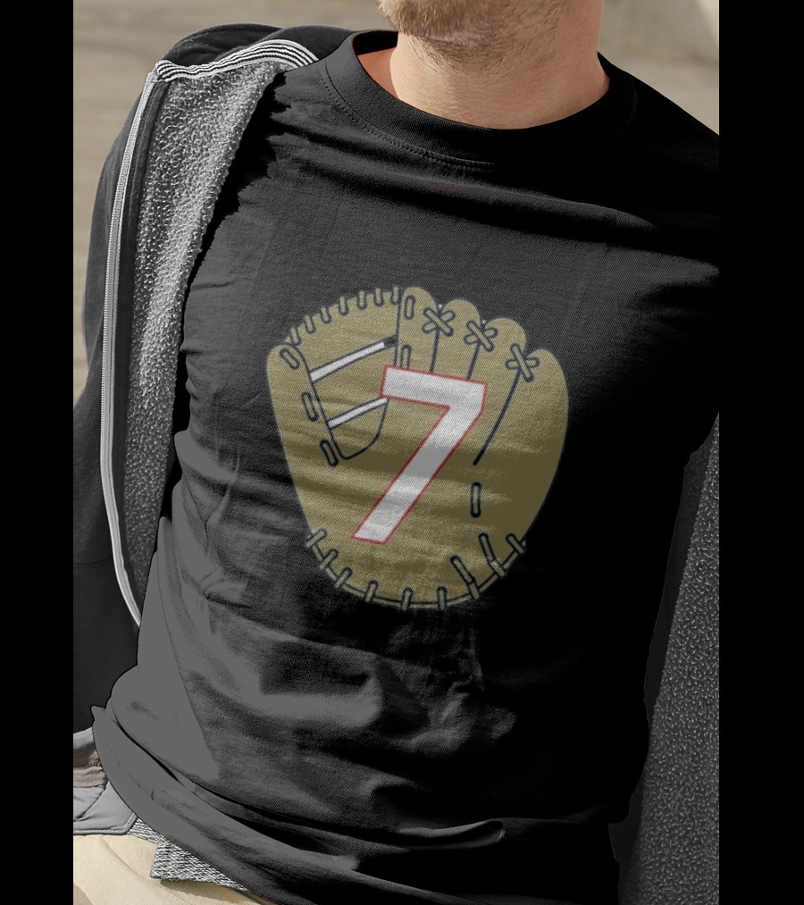 Dansby Swanson Number 7 Baseball Glove T-Shirt