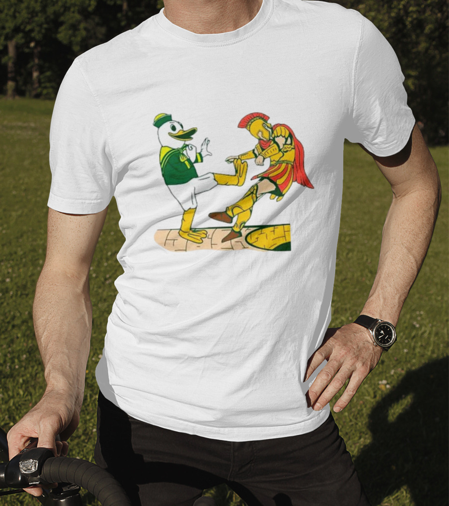 USC Trojans Versus Oregon Ducks Kick Scene T-Shirt