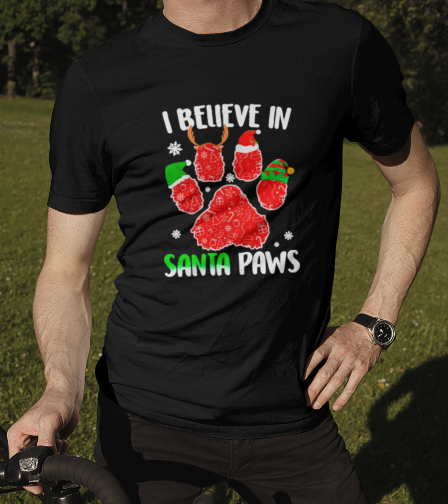 I Believe In Santa Paws With Festive Paw Prints And Hats T-Shirt