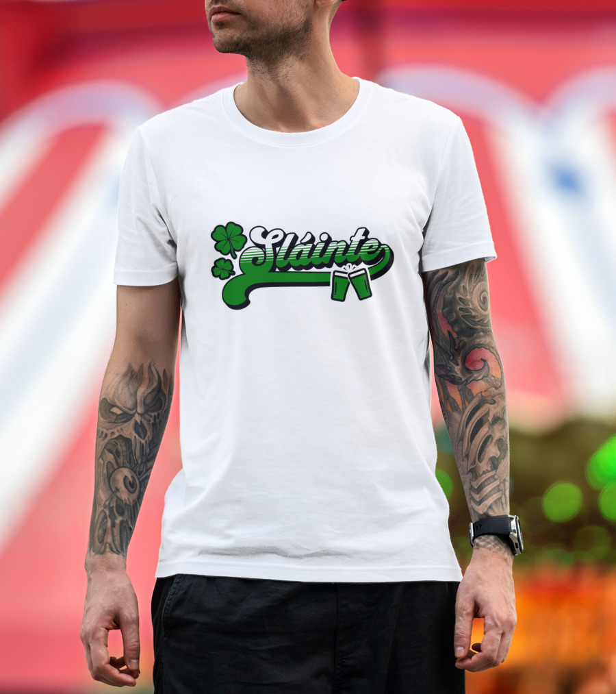 Sláinte Shamrock Gaelic Toast with Beer Glasses T-Shirt