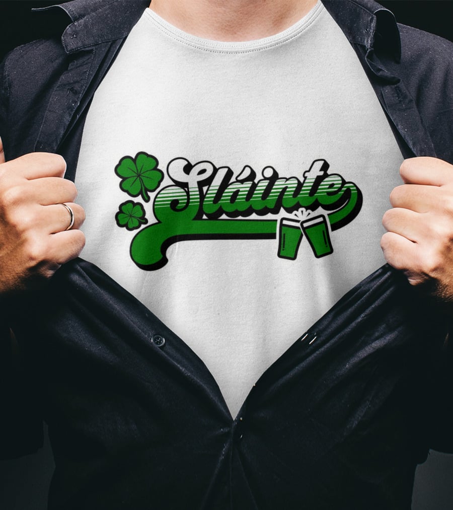 Sláinte Shamrock Gaelic Toast With Beer Glasses T-Shirt