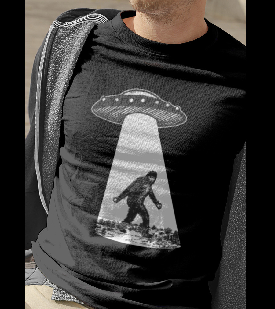 UFO Bigfoot Abduction Scene T-Shirt