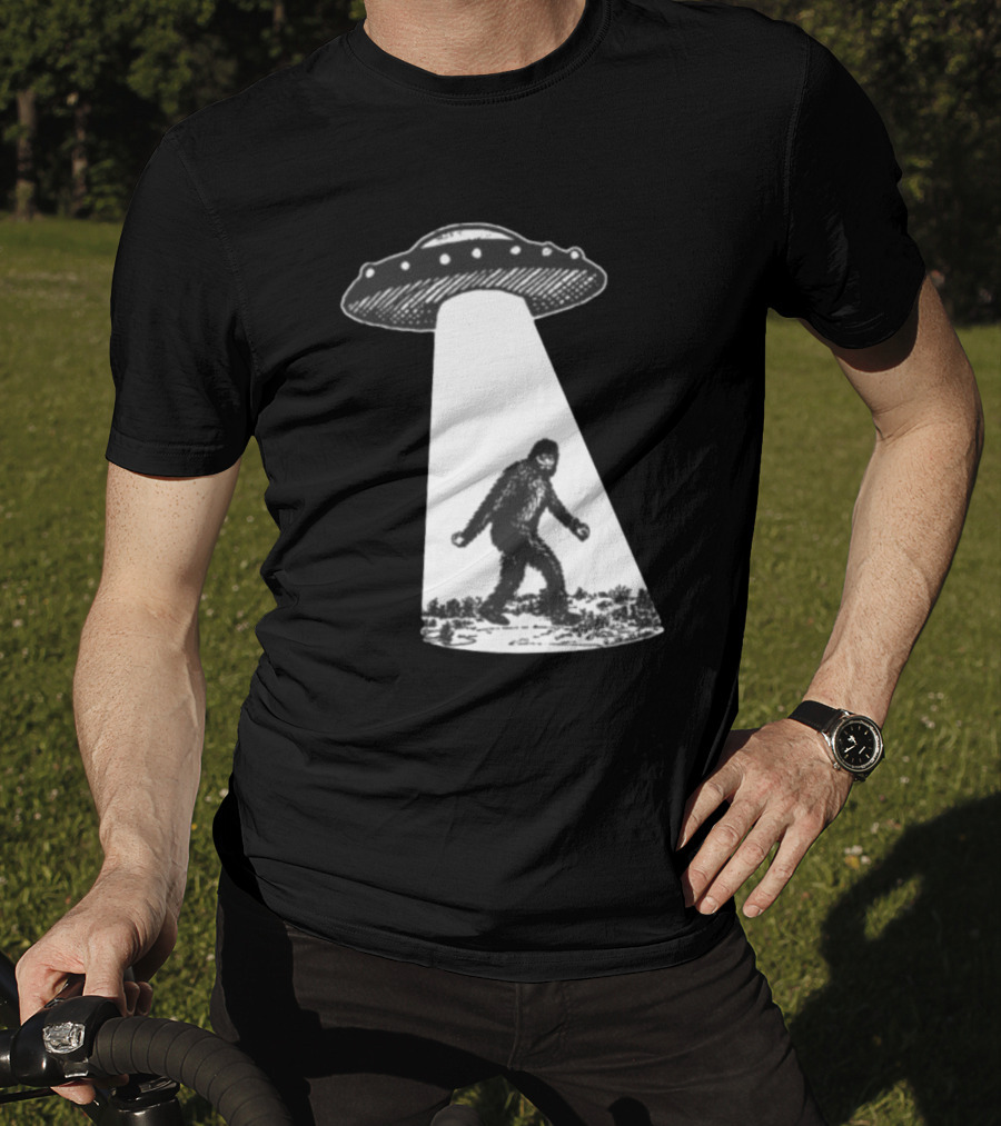 UFO Bigfoot Abduction Scene T-Shirt