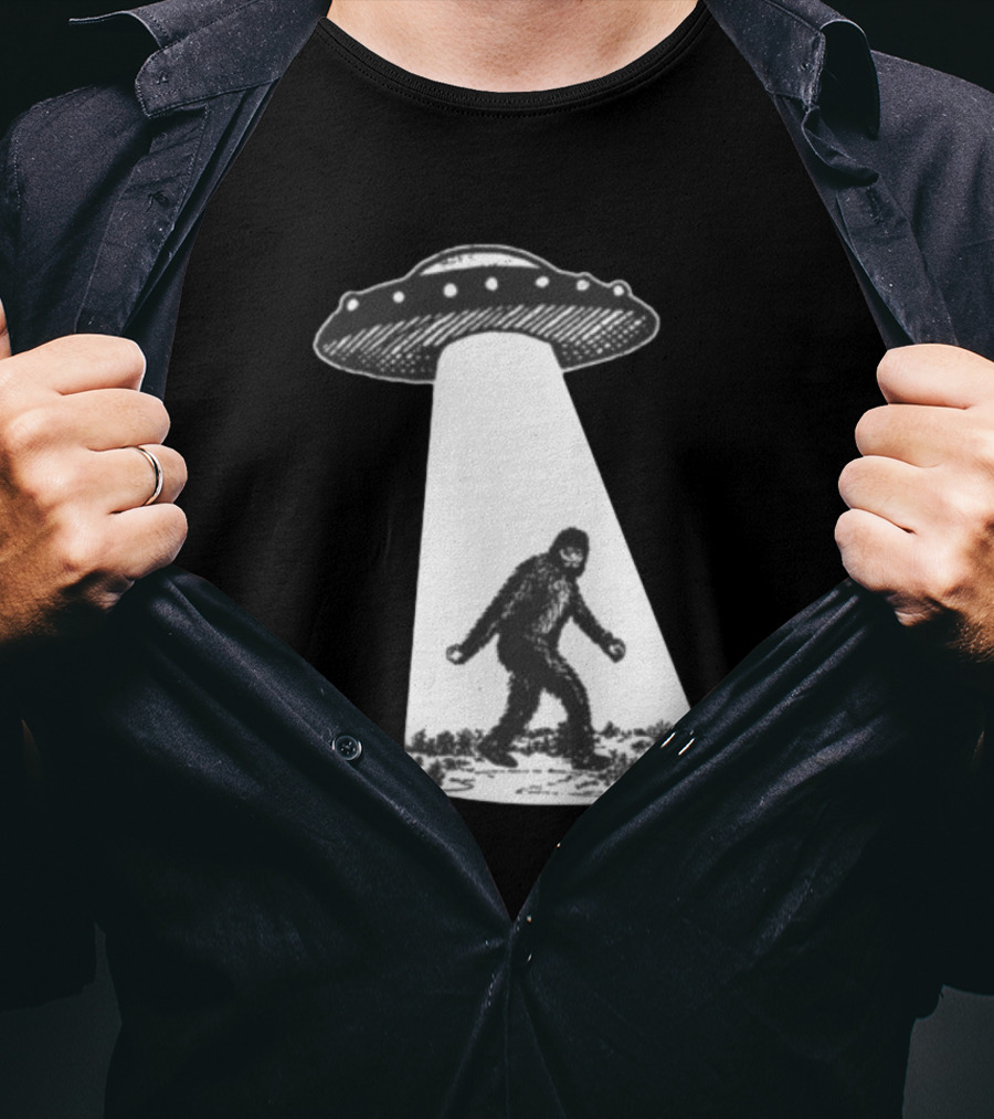 UFO Bigfoot Abduction Scene T-Shirt