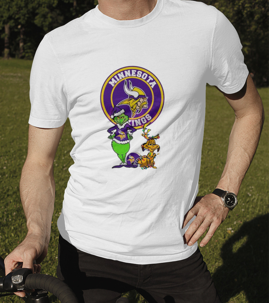 Grinch And Max Minnesota Vikings Christmas Fan Collaboration T-Shirt