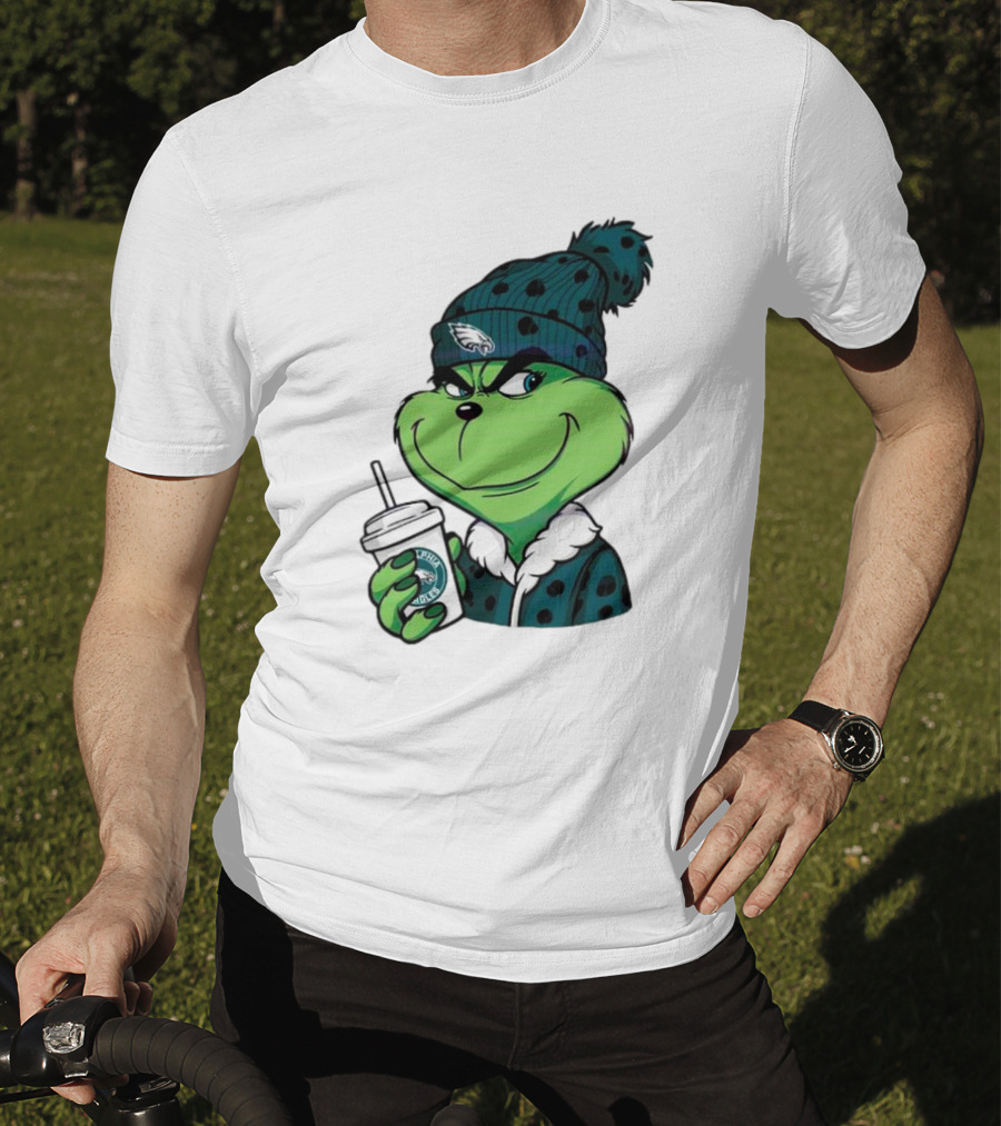 Grinch Holding Cup Wearing Philadelphia Eagles Beanie T-Shirt
