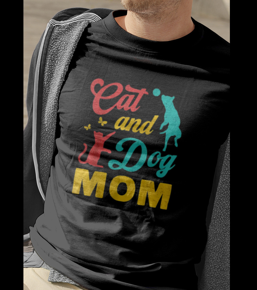 Cat And Dog Mom Vintage Mothers Day Cat Dog Lover Mama T-Shirt