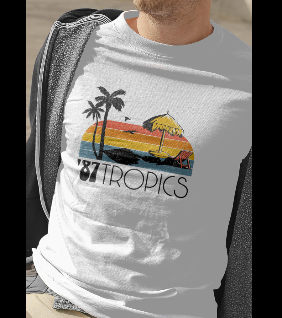 '87 Tropics Palm Beach Sunset Umbrella Lounge Chair T-Shirt