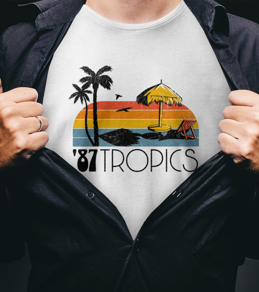 '87 Tropics Palm Beach Sunset Umbrella Lounge Chair T-Shirt