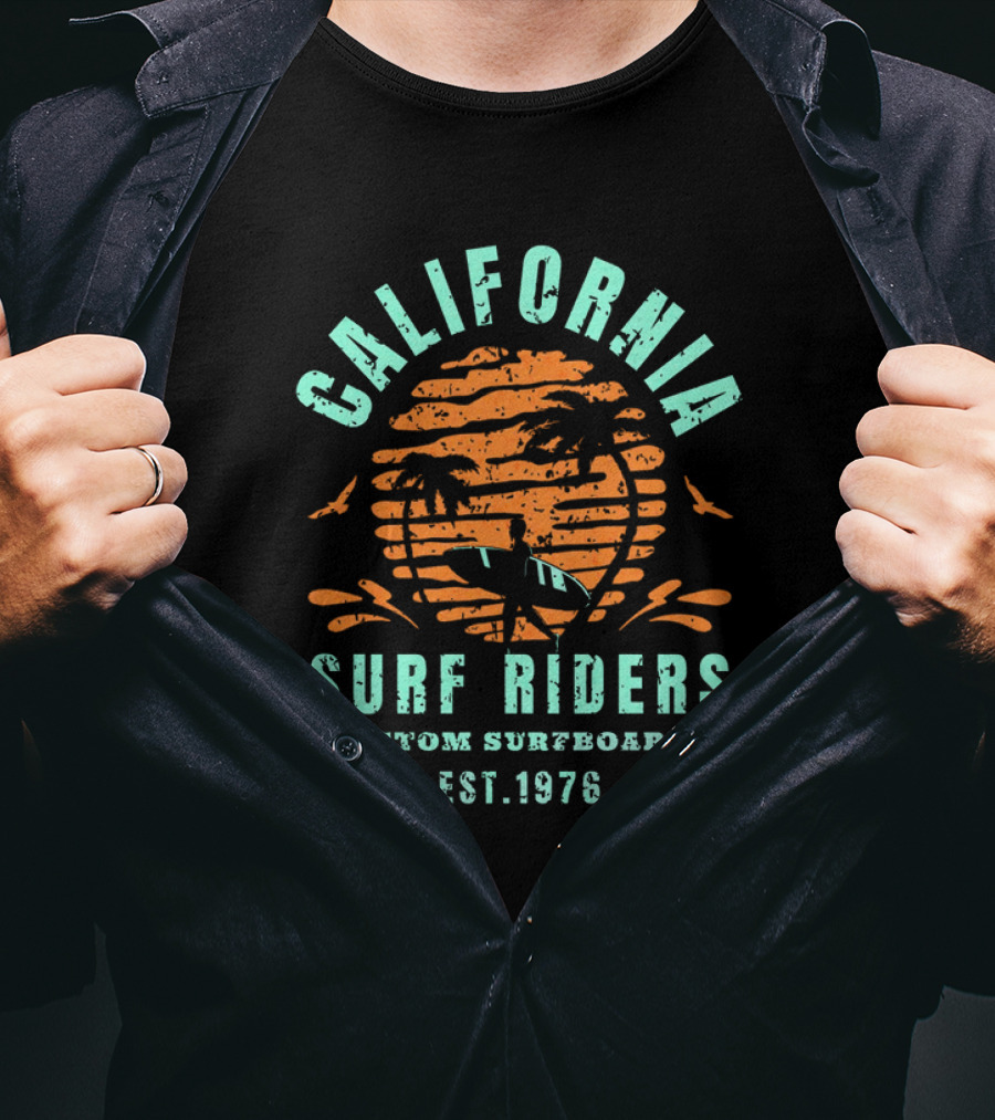 California Surf Riders Custom Surfboards Est. 1976 Vintage Beach Scene T-Shirt
