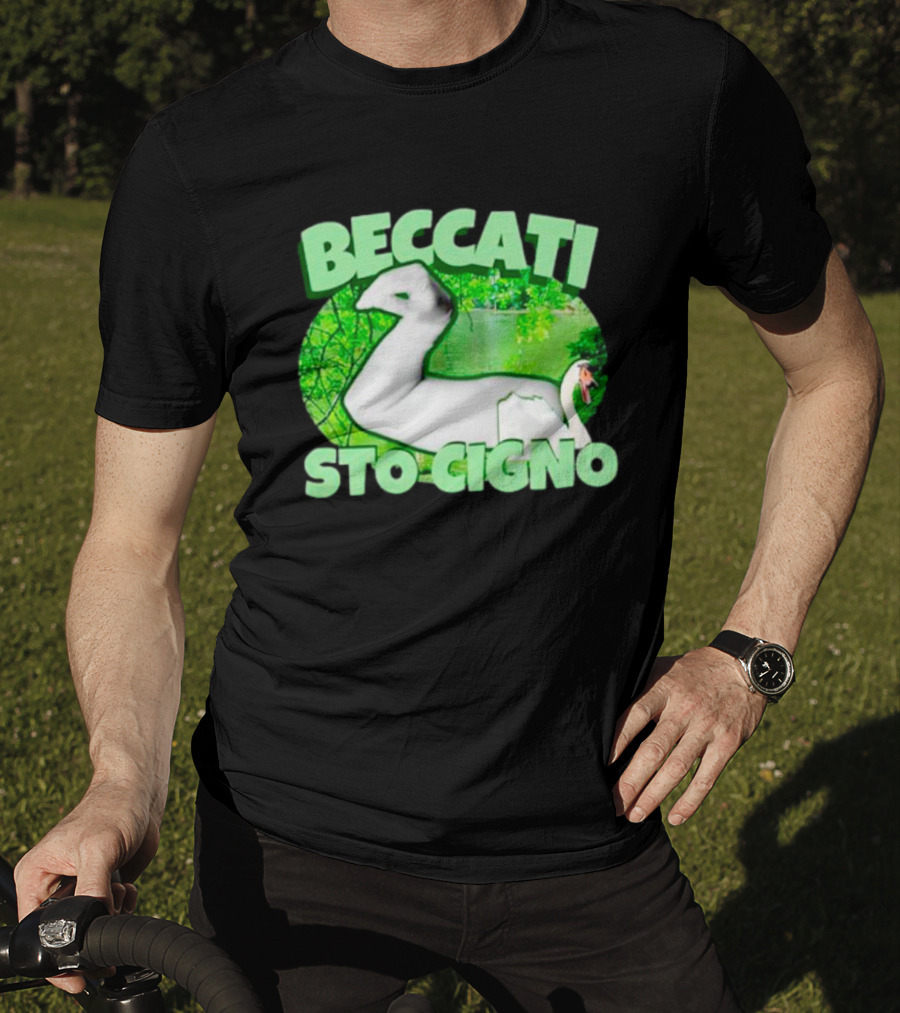 Beccati Sto Cigno Goose Meme - Italian Humor With Green Lake Background T-Shirt