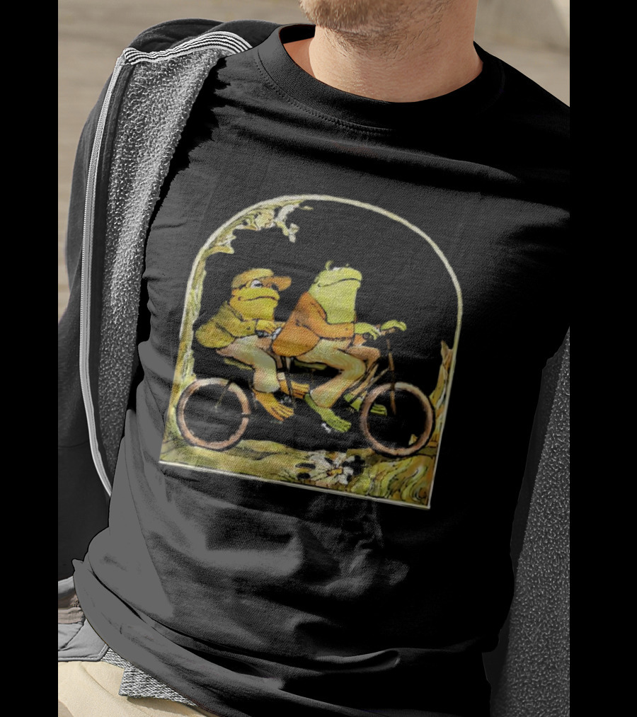 Frog And Toad Riding Tandem Bicycle In Nature Scene T-Shirt