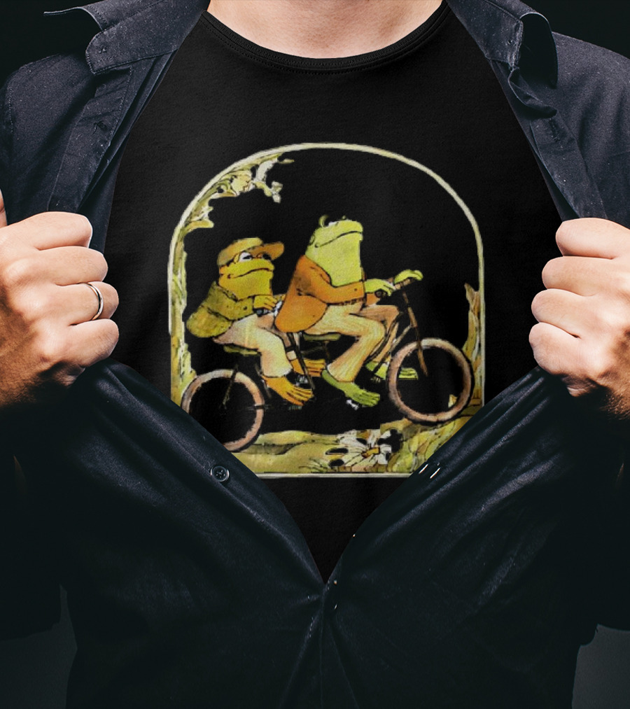 Frog And Toad Riding Tandem Bicycle In Nature Scene T-Shirt