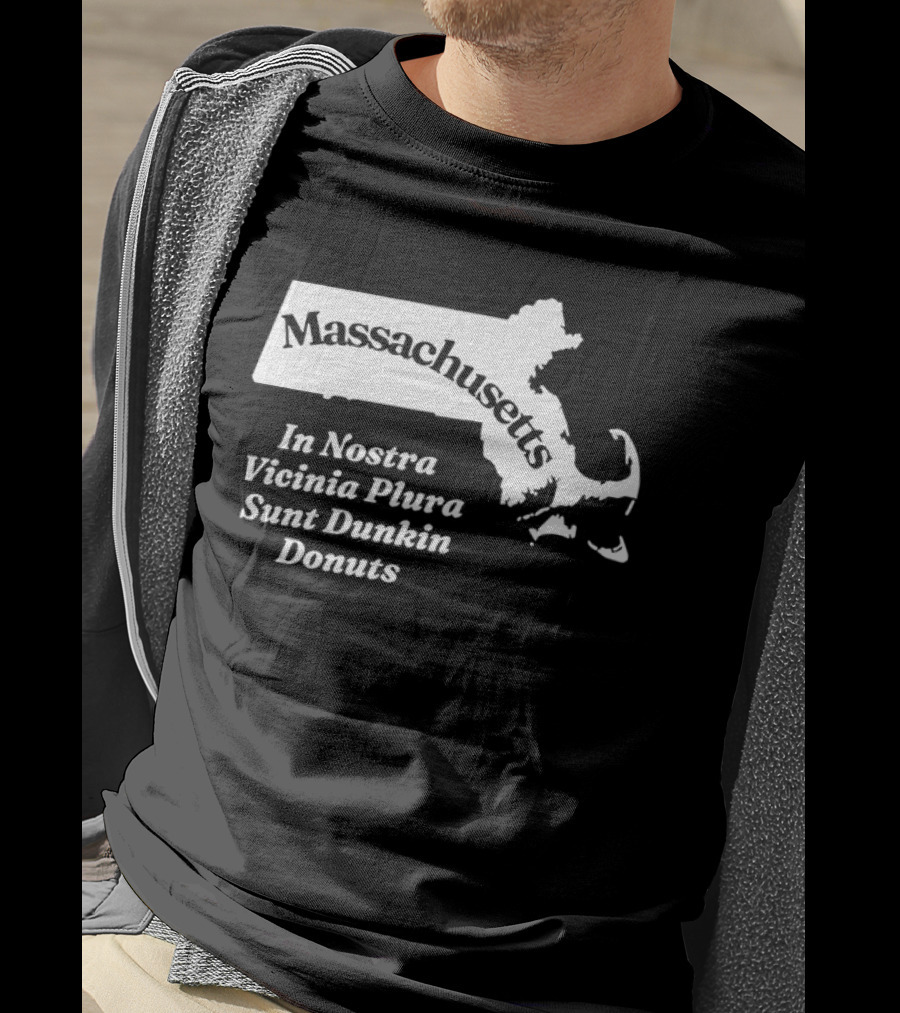 Massachusetts In Nostra Vicinia Plura Sunt Dunkin Donuts Map Outline T-Shirt