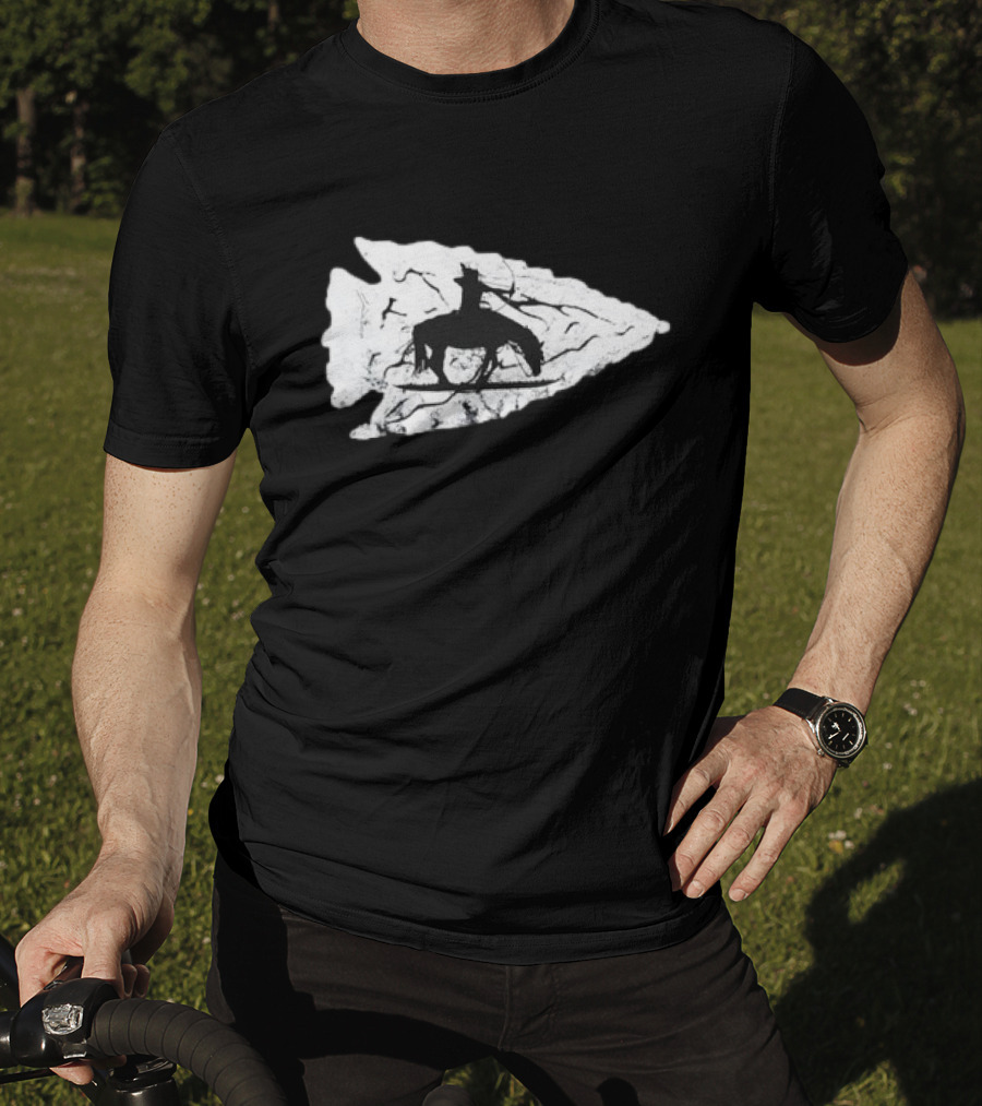 Arrowhead Hunting Native American Relic Hunter Rider On Horse Arrowhead T-Shirt