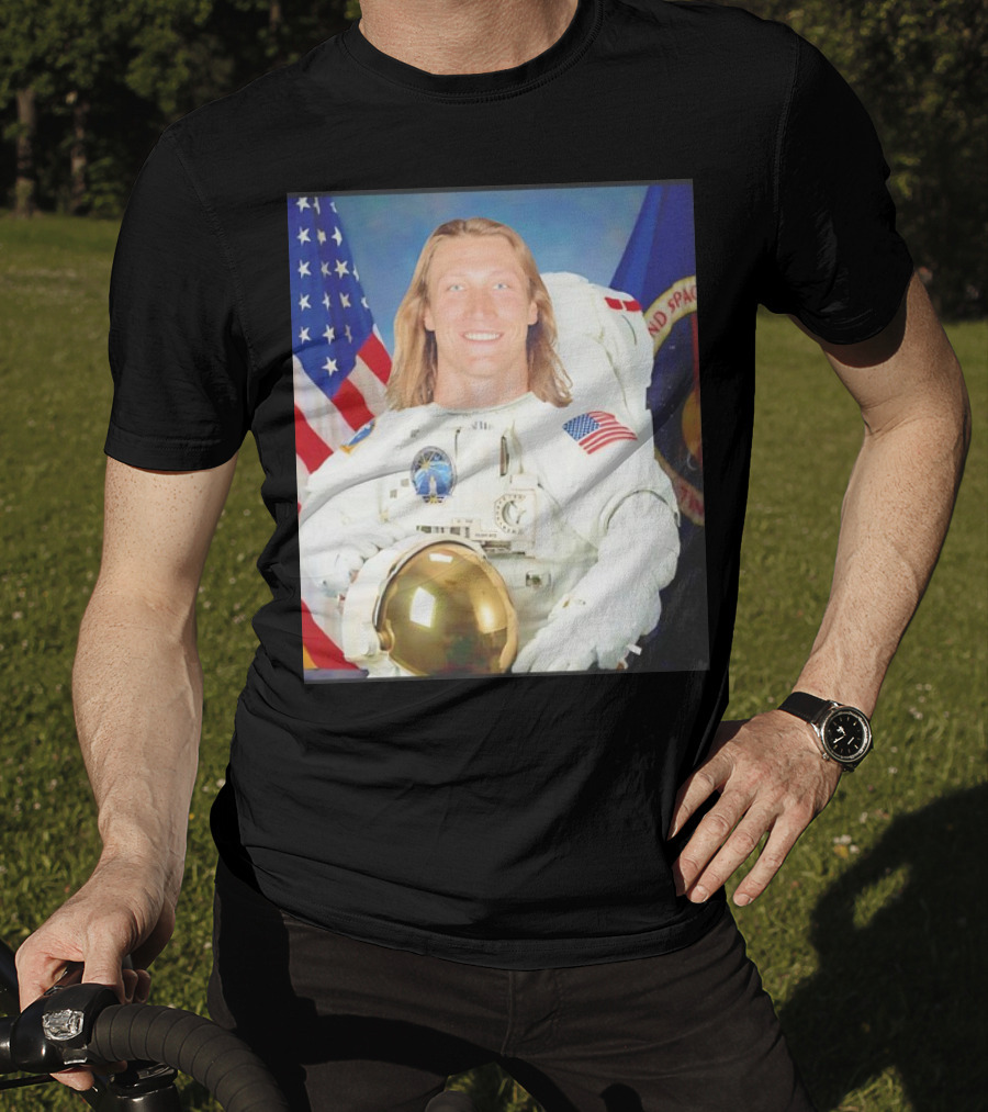 Trevor Lawrence Jacksonville Jaguars Win A Game Or Go To The Moon Astronaut USA Flag T-Shirt