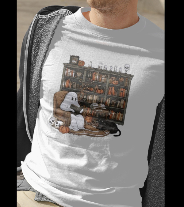 Retro Ghost Reading Books Skeletons Pumpkins Black Cat Library T-Shirt