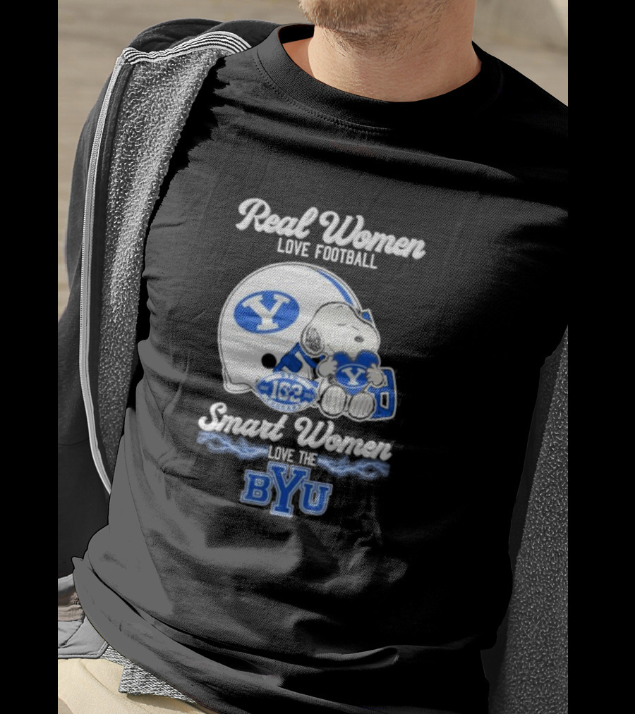 Real Women Love Football Smart Women Love The BYU Cougars Snoopy Helmet Fan 162 T-Shirt
