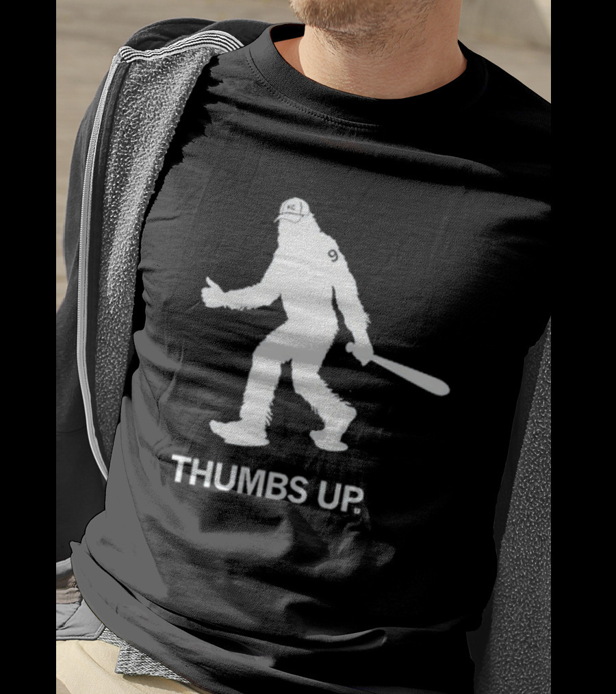 Thumbs Up Sasquatch KC Royals Baseball Bat номер 9 T-Shirt