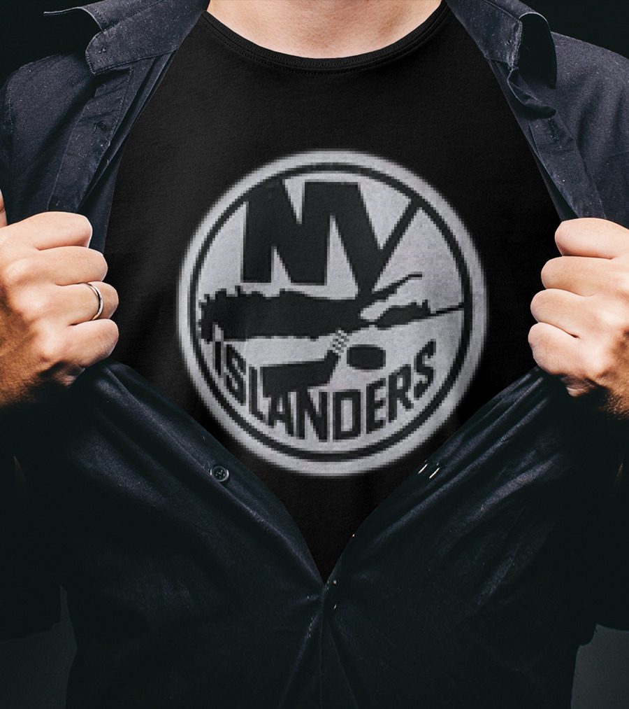 NY Islanders Made In Canada Vintage Hockey Emblem T-Shirt