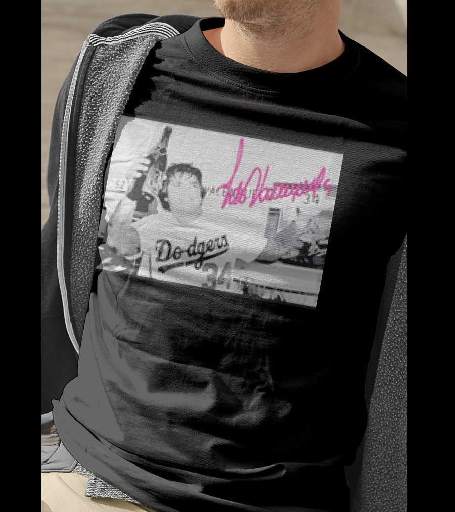 Dodgers Fernando Valenzuela Vintage Photo With Signature Baseball T-Shirt