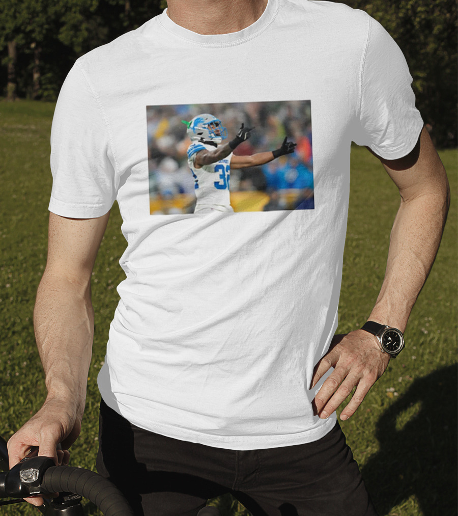 Brian Branch Lions Number 32 Gesture Towards Packers Crowd T-Shirt