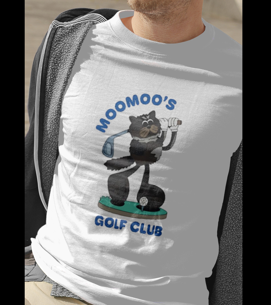Moomoo's Golf Club Playful Cat On The Fairway T-Shirt