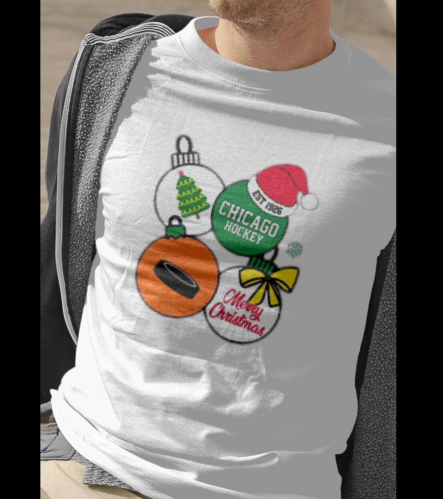 Merry Christmas Chicago Hockey Est 1926 Santa Hat Ornaments Hockey Puck Holiday T-Shirt