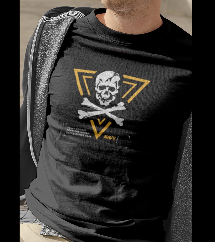 Navy Midshipmen Jolly Rogers Fear The Bones Established 1843 T-Shirt