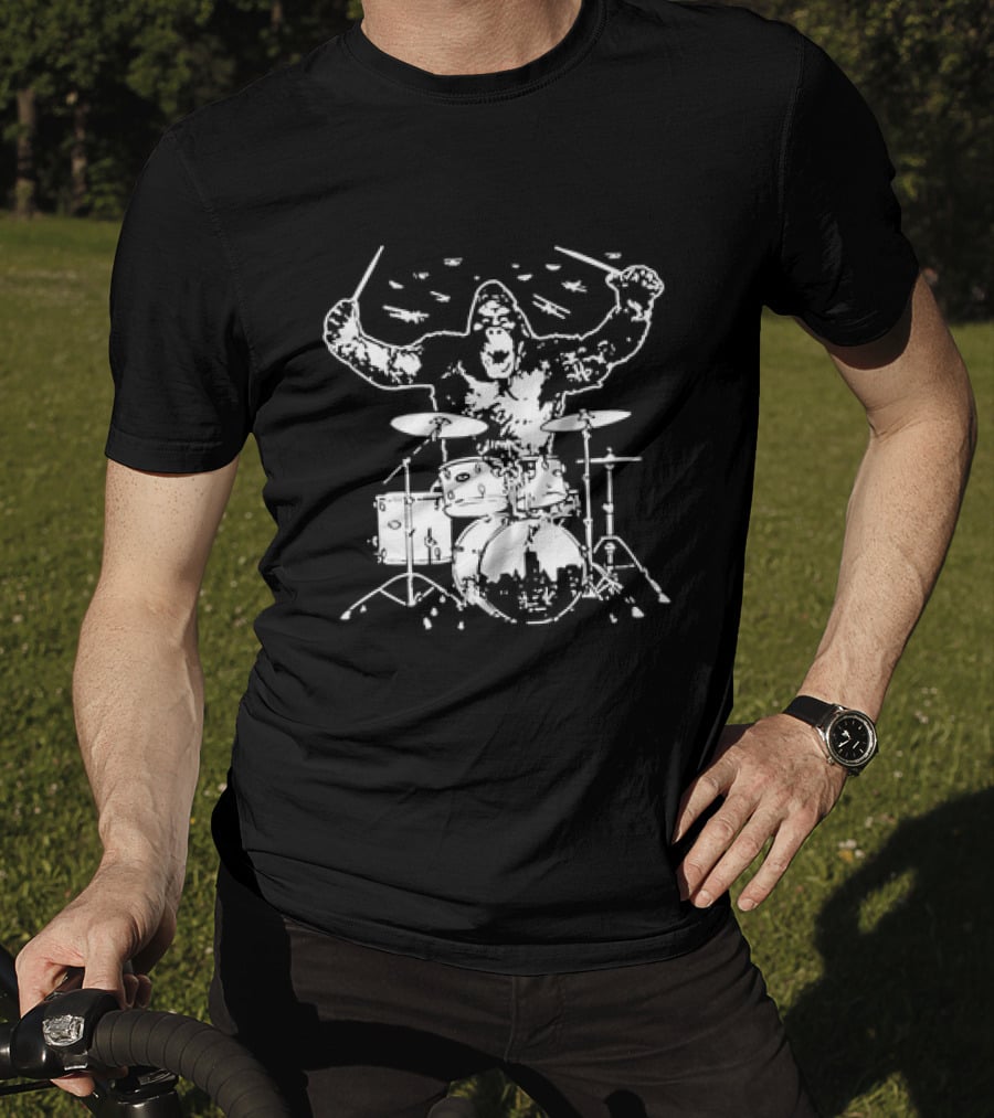 Gorilla King Kong Iconic Drumming Scene With Helicopters And City Skyline T-Shirt