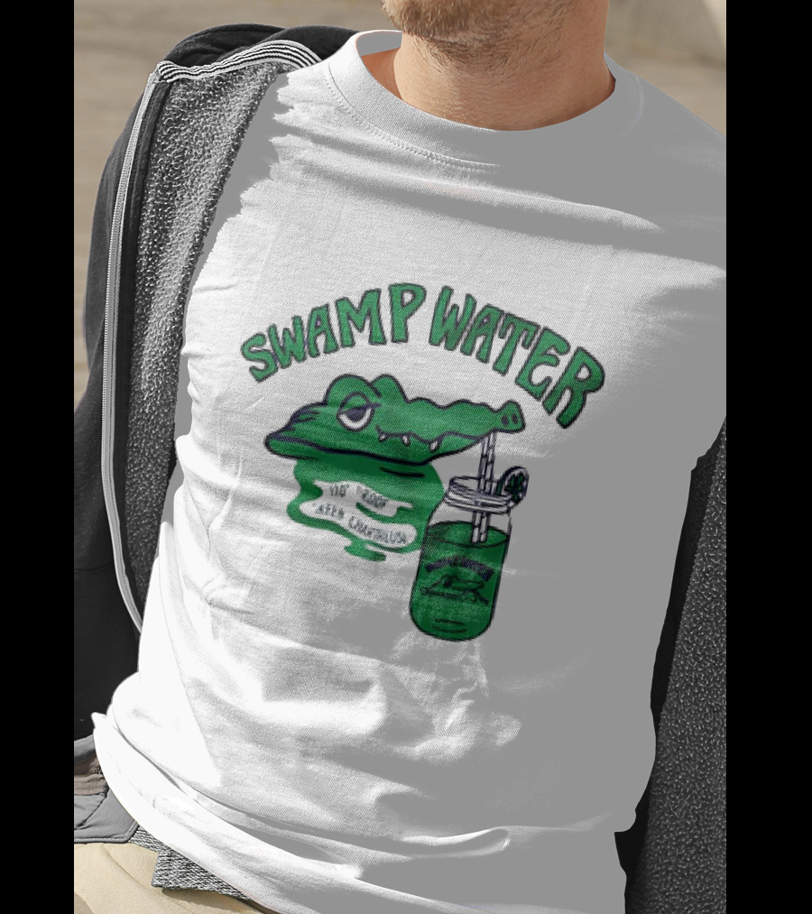 Swamp Water Alligator Drink Jar Vintage Cartoon T-Shirt