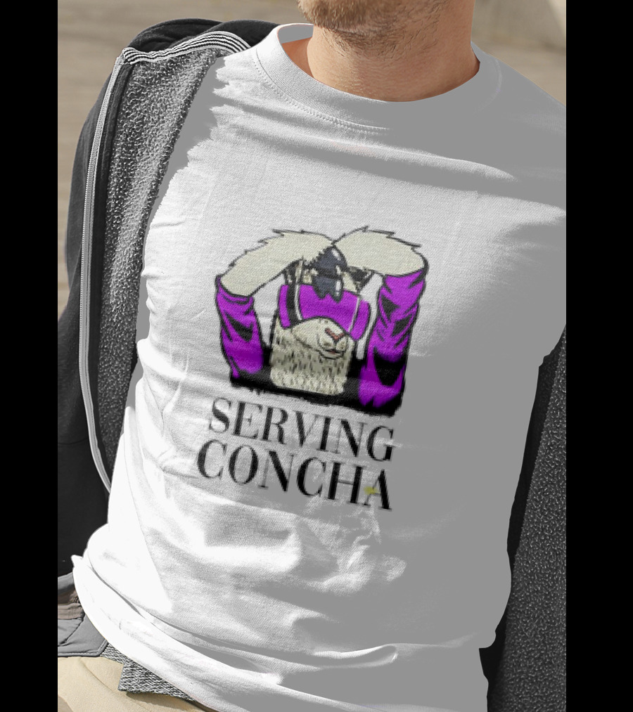 MarcoMania Serving Concha Llama With Purple T-Shirt