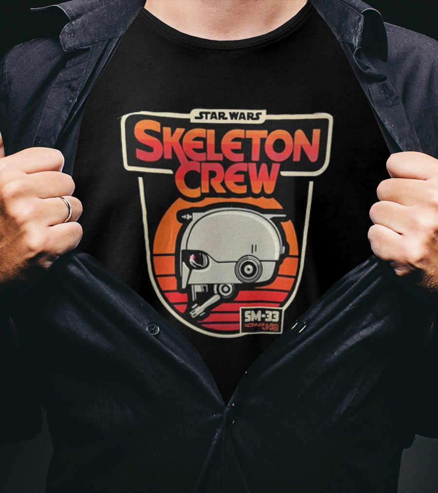 Star Wars Skeleton Crew SM-33 Johnny5g Robot Head Badge T-Shirt