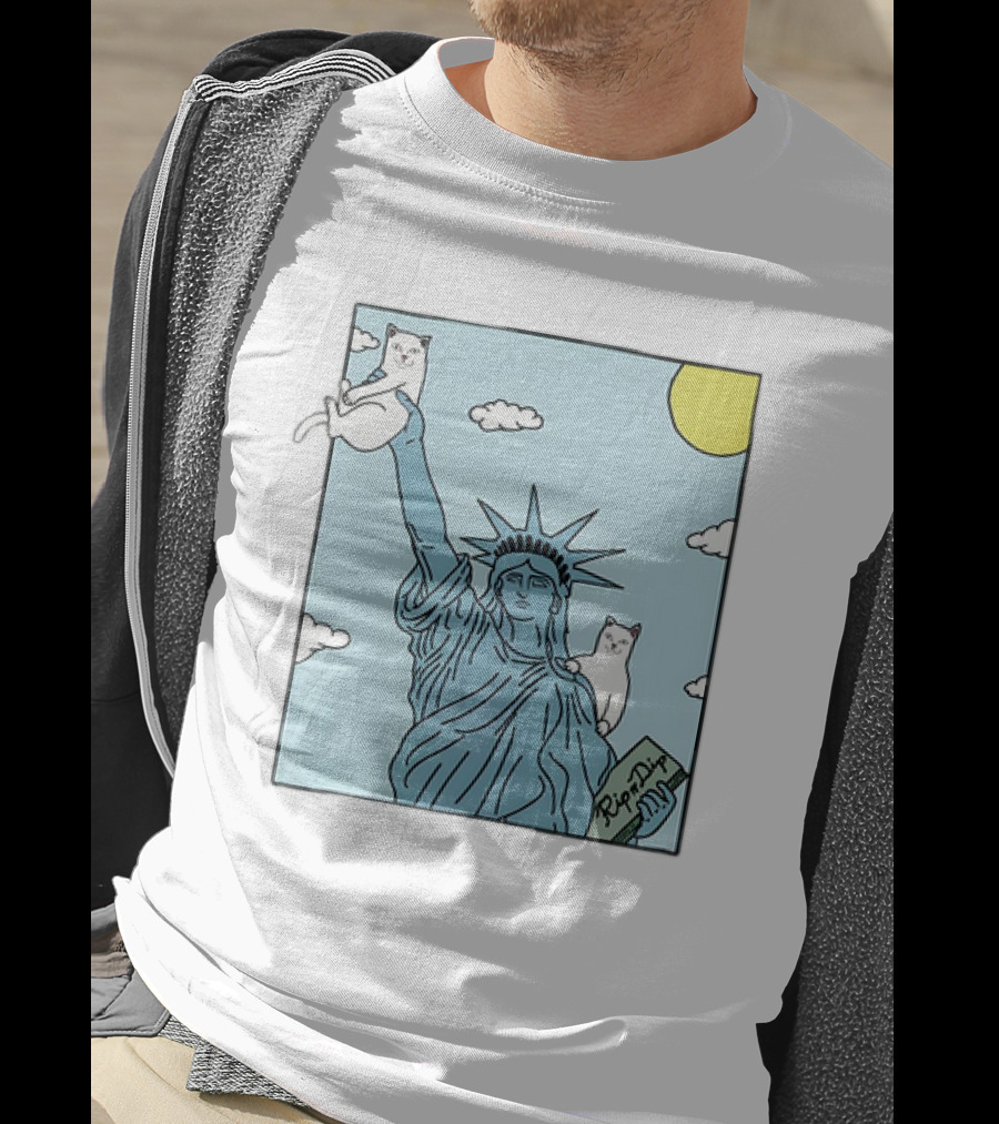 Statue Of Liberty With Cats And Rip N Dip Clouds T-Shirt