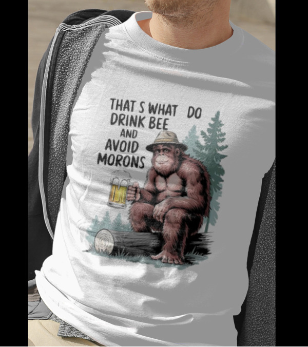 Bigfoot That’s What I Do Drink Beer And Avoid Morons In Forest With Mug T-Shirt