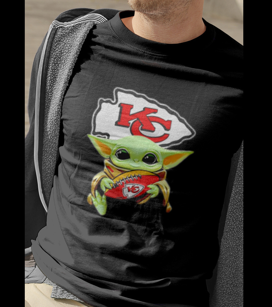 Baby Yoda Star Wars KC Chiefs Hug Football Team T-Shirt