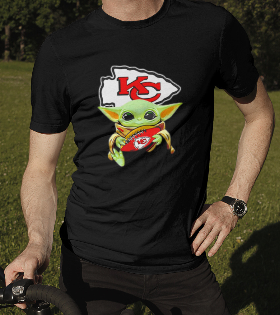 Baby Yoda Star Wars KC Chiefs Hug Football Team T-Shirt