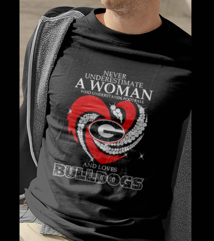 Never Underestimate A Woman Who Understands Football And Loves Bulldogs Georgia Fan T-Shirt