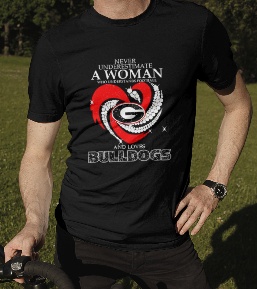 Never Underestimate A Woman Who Understands Football And Loves Bulldogs Georgia Fan T-Shirt