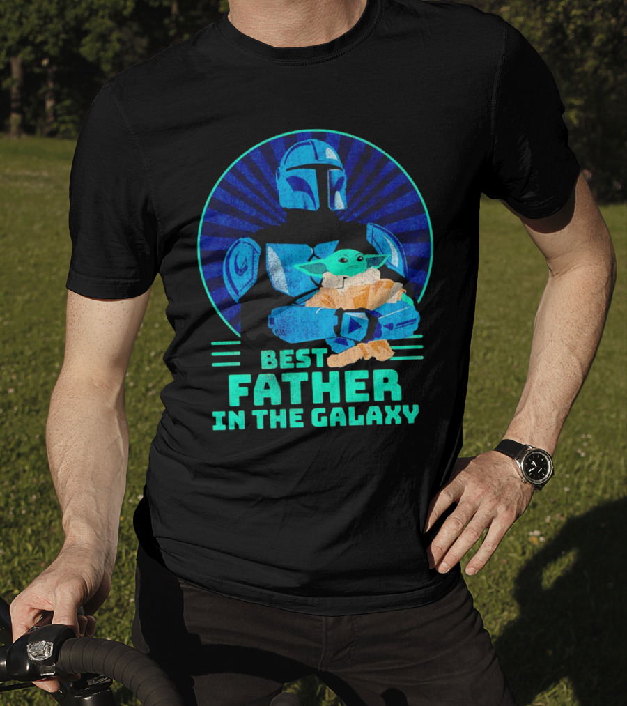 Best Father In The Galaxy Mandalorian Hug Baby Yoda T-Shirt