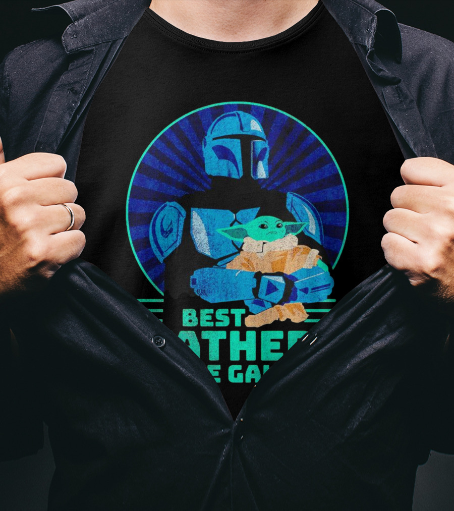 Best Father In The Galaxy Mandalorian Hug Baby Yoda T-Shirt