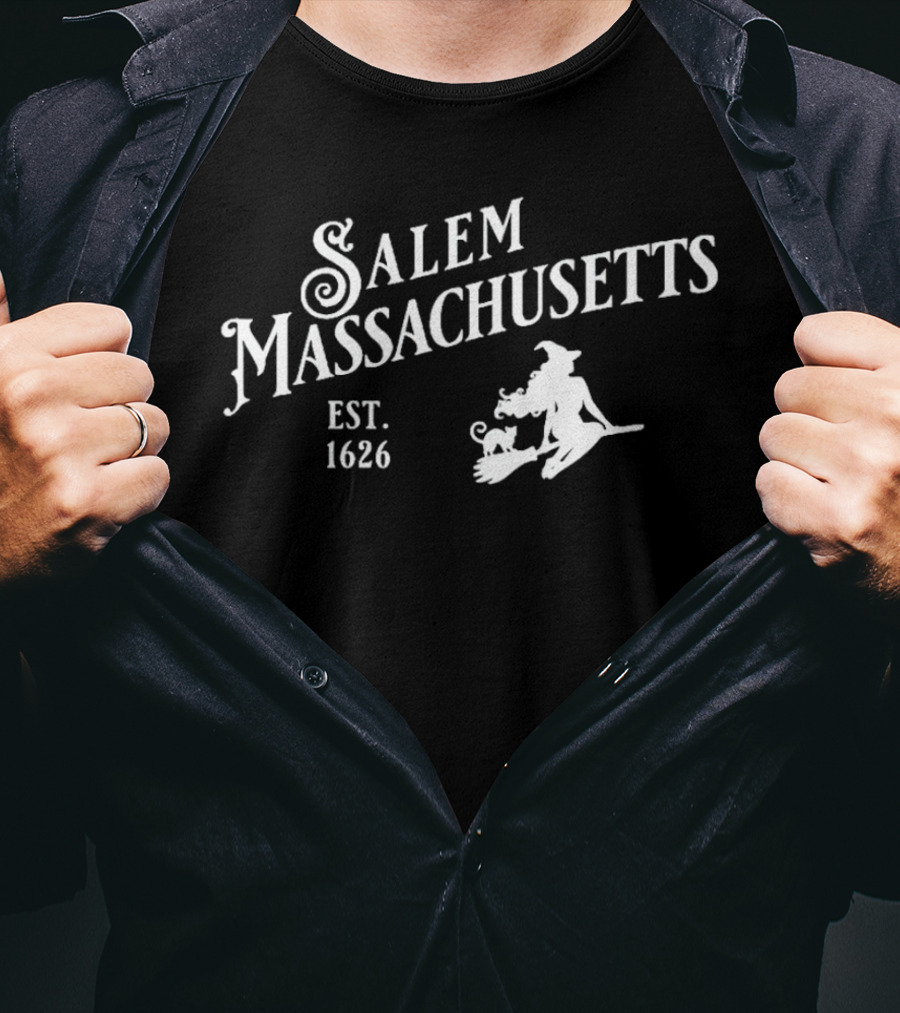 Hocus Pocus Salem Massachusetts 1626 Witch Halloween Broomstick Cat Moon T-Shirt