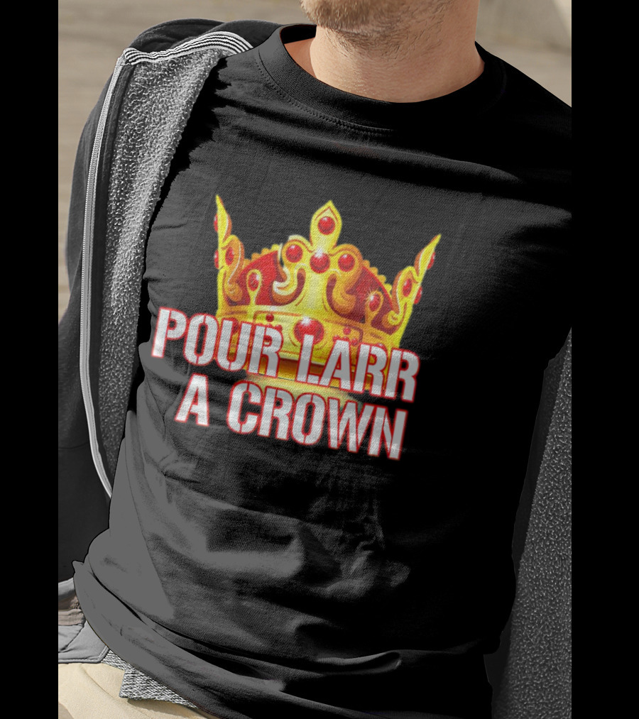 Pour Larr A Crown Atlanta Braves T-Shirt